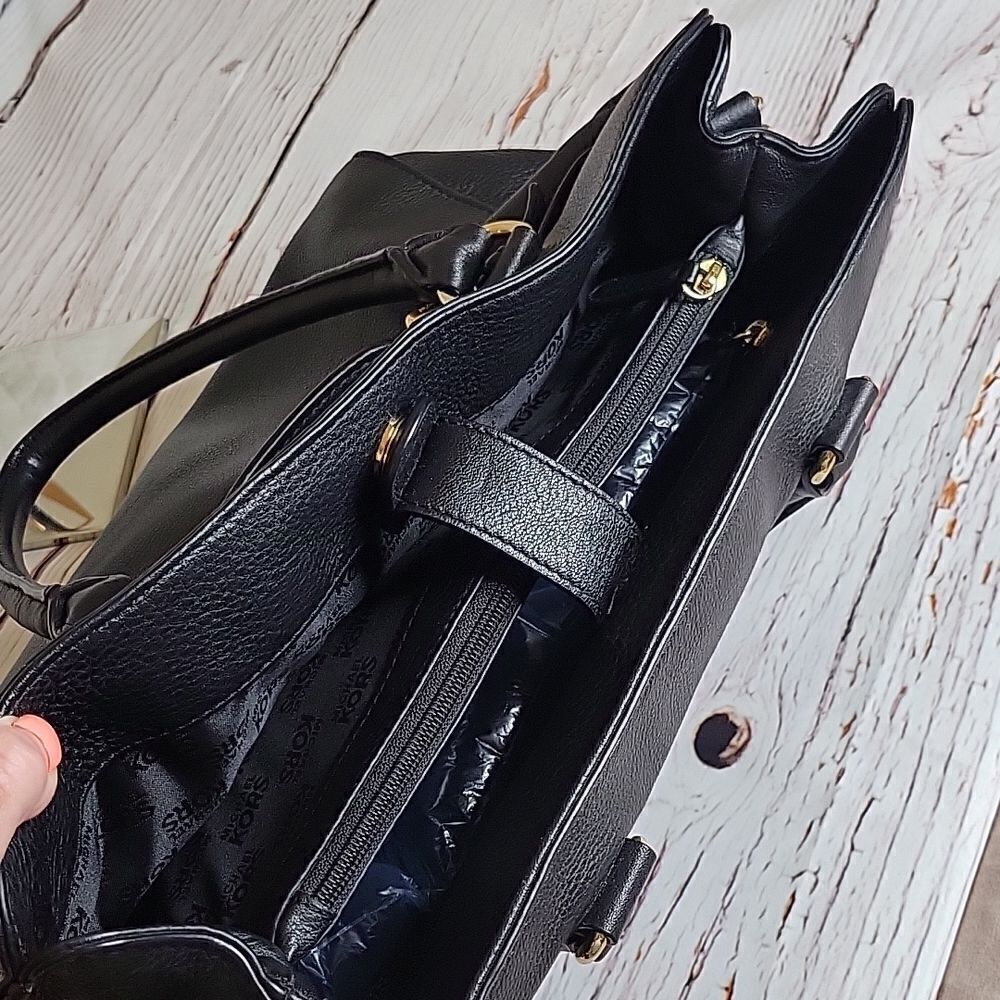 MICHAEL Michael Kors Large Black Leather Shoulder Bag - Picture 7 of 10